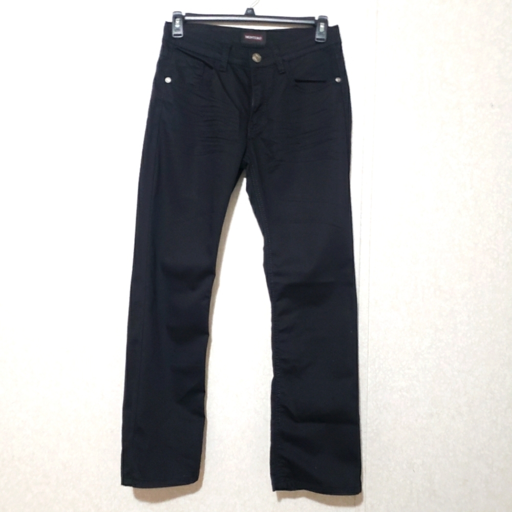 MONTERO.....BLACK STRAIGHT JEAN...SIZE:32